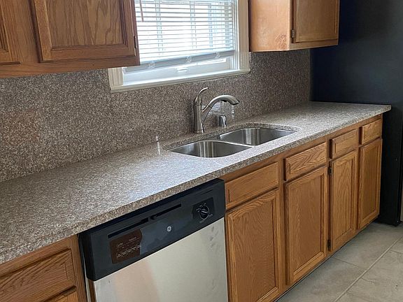 5th image of 2135 Winston Ave