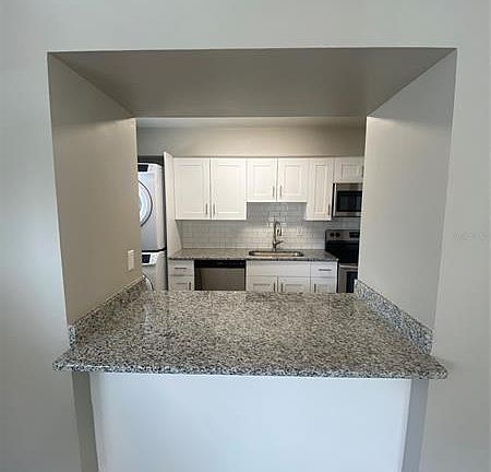 4th image of 212 Columbia Dr #A