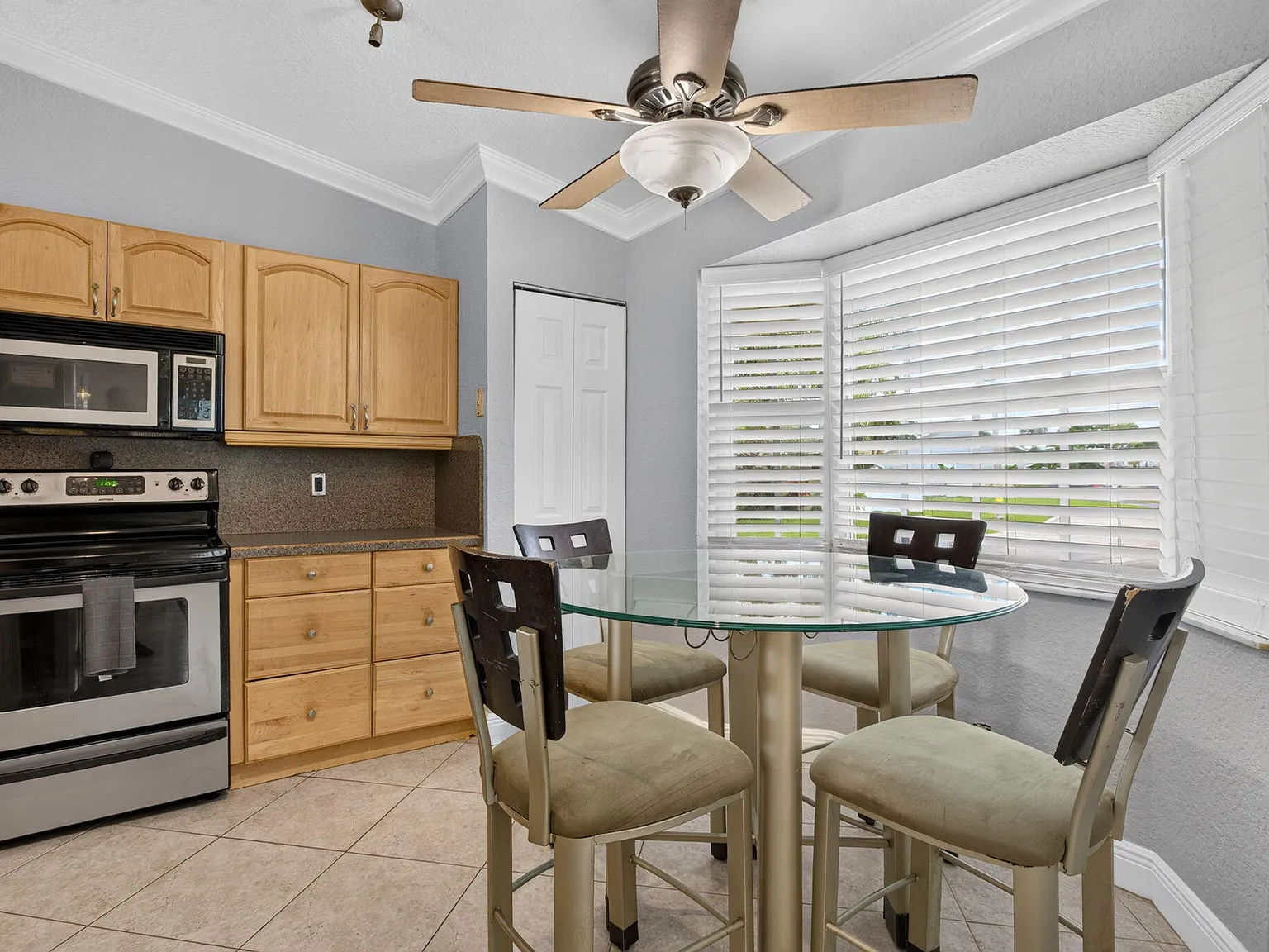 3 bed, 2.0 bath, 1428 sqft, $3,400 — Photo 3
