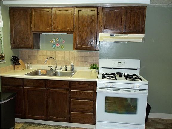 5th image of 808 Killarney Dr