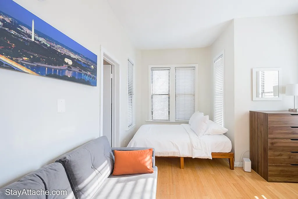 1822 15th Street NW Unit 301, Washington, DC 20009 in Dupont Circle — Photo 2