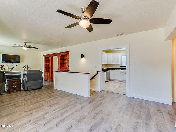 4th image of 243 N Peninsula Dr