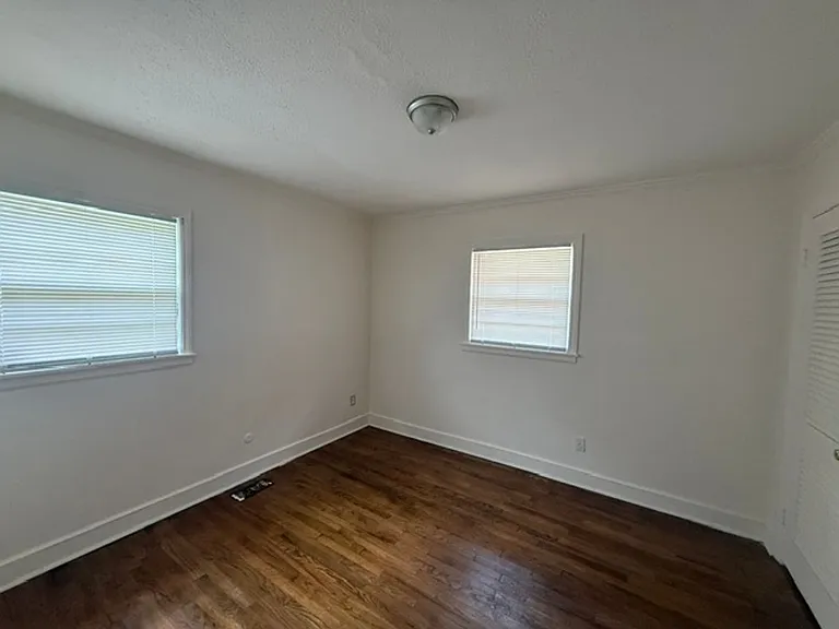 1003 Apple St — Photo 9