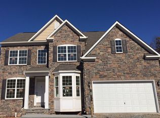 1048 Menlow Dr NE, Leesburg, VA 20176