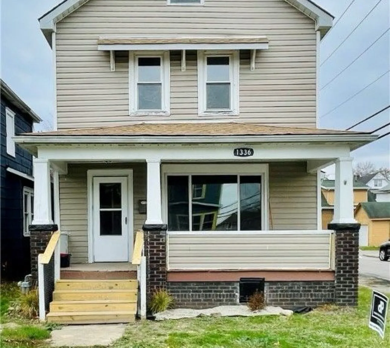1336 Wellesley Ave — Photo 1