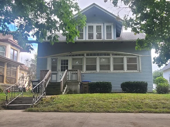 218 E Williams St, Postville, IA 52162