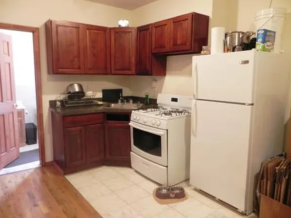 32 Pulaski St, Brooklyn, NY 11206
