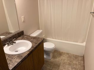5 Emerald Dr, Lincoln, NE 68516