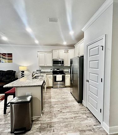 5th image of 205 S East St #205
