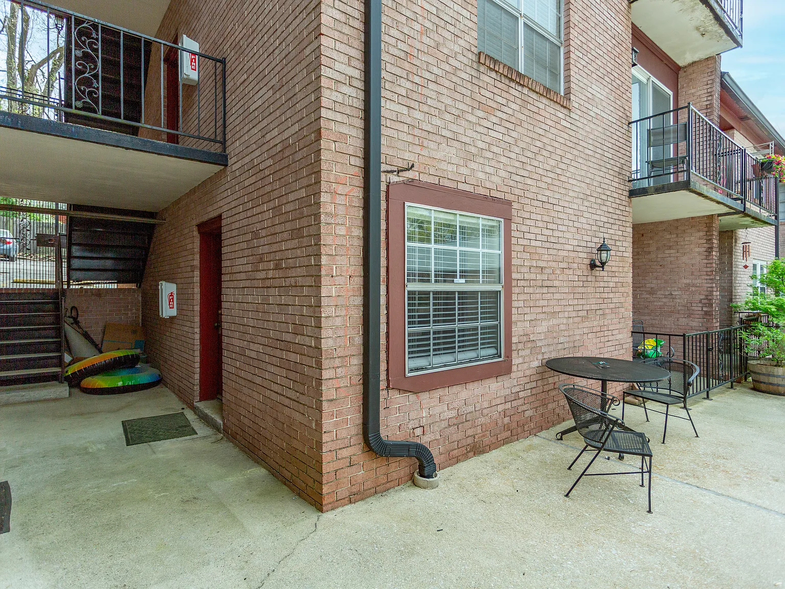 2 bed, 1184 sqft, $1,398 — Photo 2