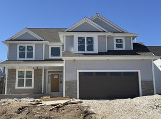 1106 Oxbow Ct, Pewaukee, WI 53072