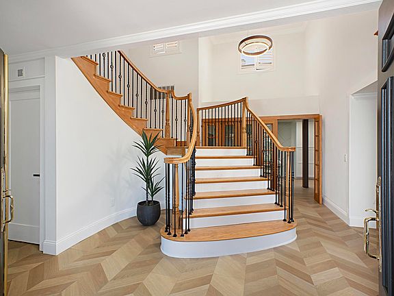 2nd image of 4367 Summit Dr #1