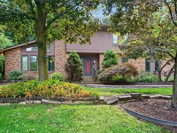 50572 Mercury Dr, Granger, IN 46530
