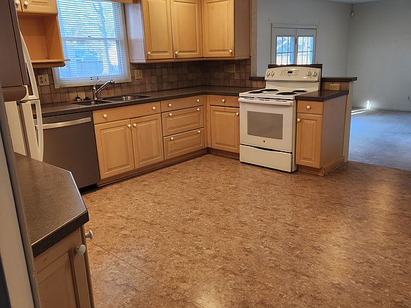 5th image of 647 Ivydale Dr