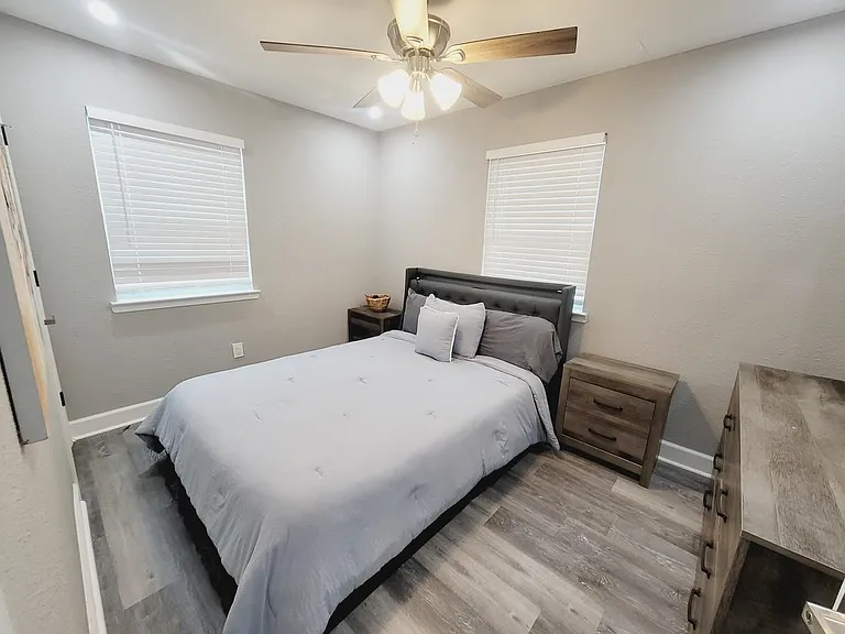 1906 Karen Ln — Photo 17