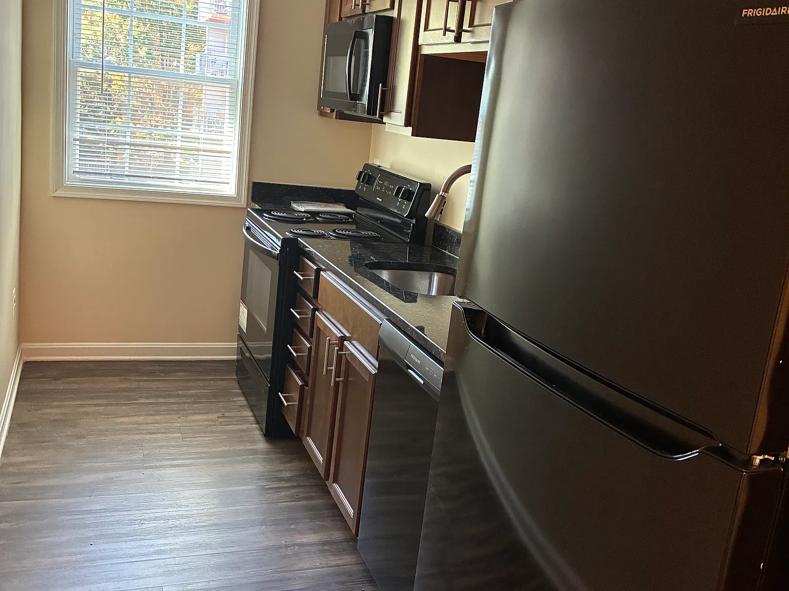 128 Lee Ave — Photo 1