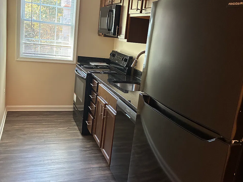 128 Lee Ave #6