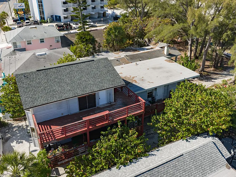10220 Gulf Blvd #1 — Photo 38