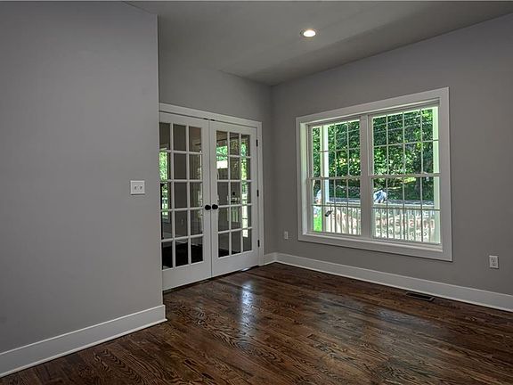 3rd image of 31 Debra Ln