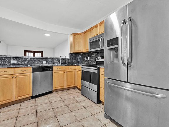 3rd image of 1770 NE 191st St APT 600-1