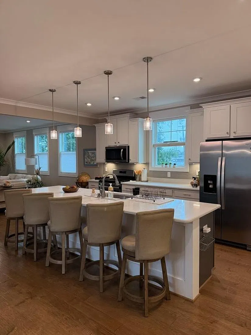 5 bed, 3357 sqft, $6,500 — Photo 4