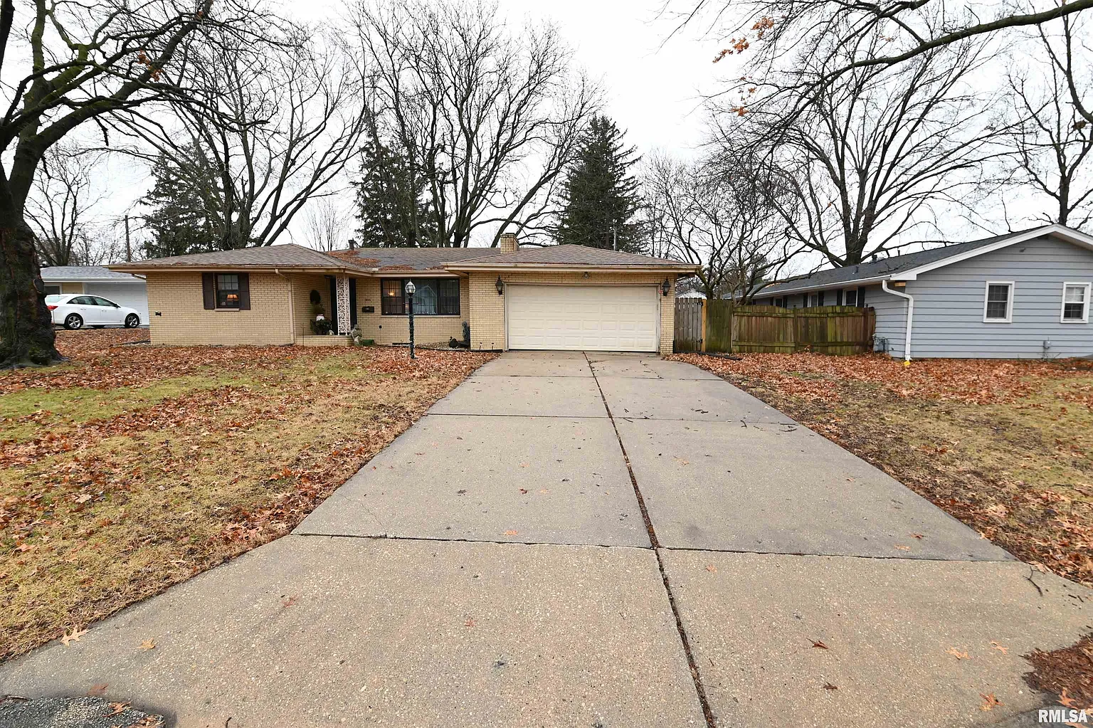 1816 W Clarewood Ave photo 1