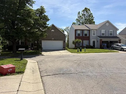3 bed, 3.5 bath, 2082 sqft, $2,500 — Photo 3
