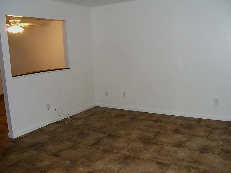 847 Deerfield Rd — Photo 2