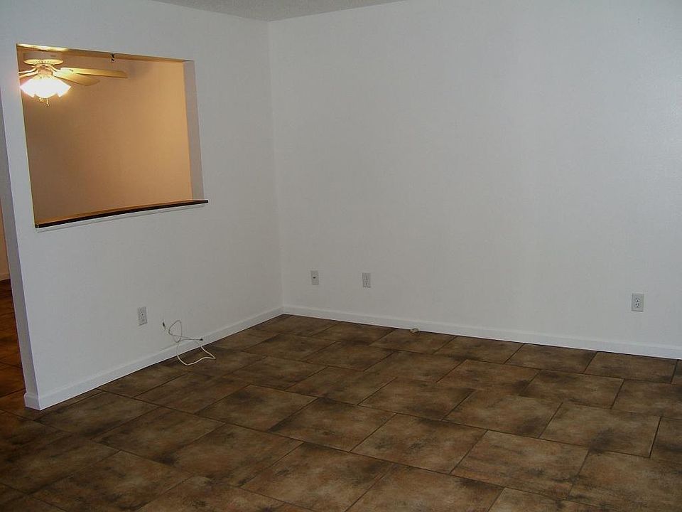 2nd image of 847 Deerfield Rd