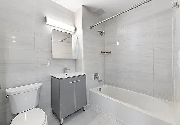 4th image of 91-09 Roosevelt Ave #509