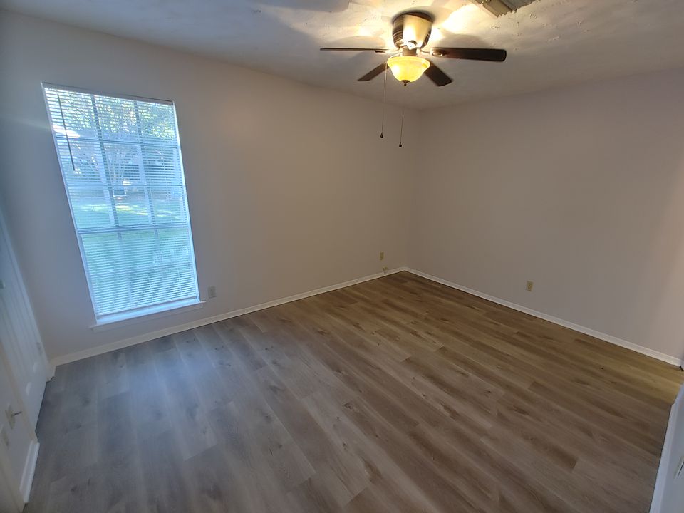 1st image of 844 N Burbank Dr