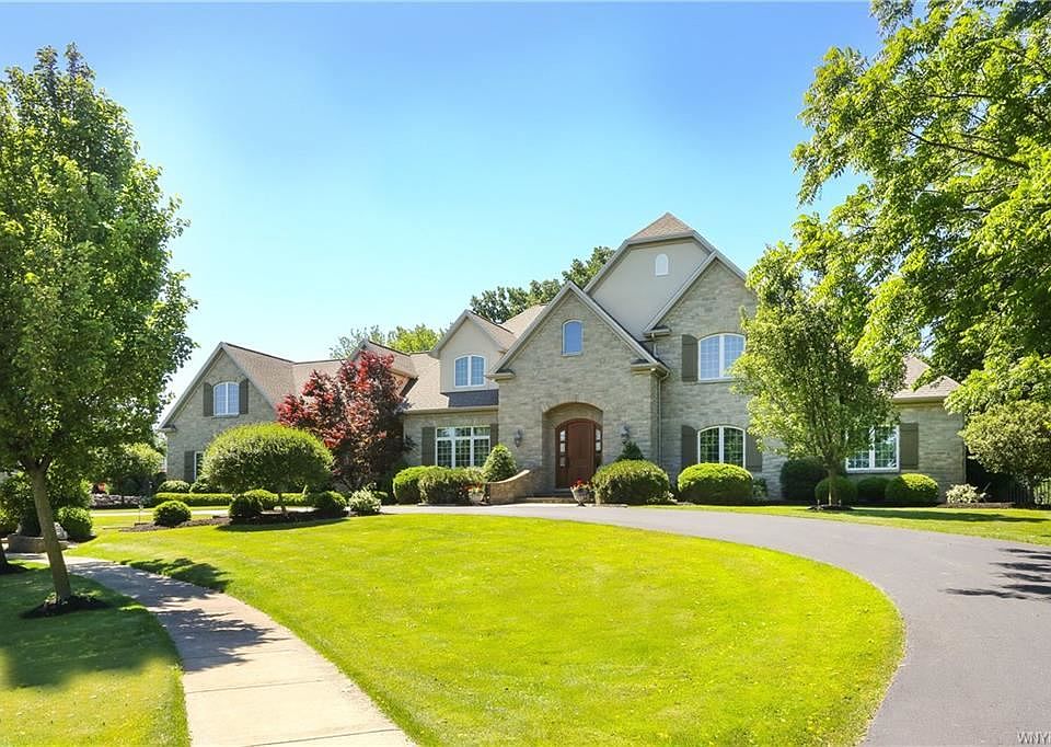 1st image of 207 Village Pointe Ln