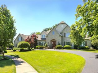 207 Village Pointe Ln, Williamsville, NY 14221