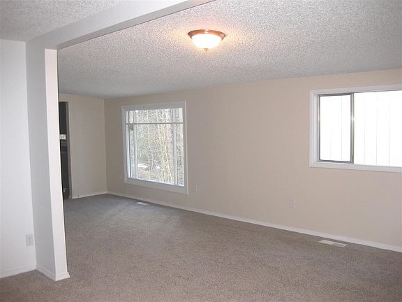 4th image of 2027 E Southeast Blvd