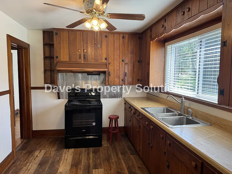 1001 W Clemmonsville Rd — Photo 5