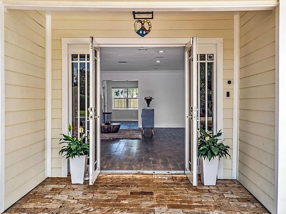 3rd image of 3120 Sherwood Boulevard