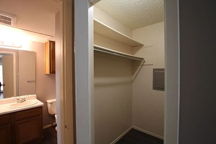 420 W Heritage Dr #211 — Photo 16