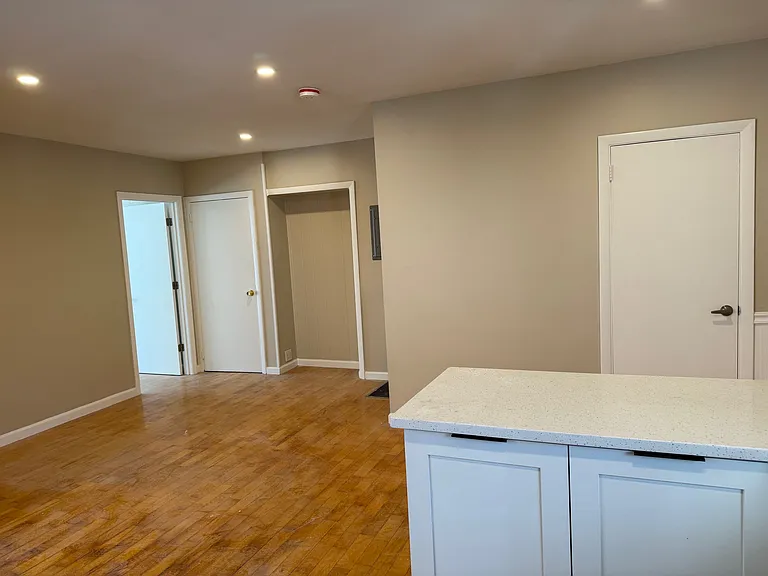 98 Chelsea St #1 — Photo 4