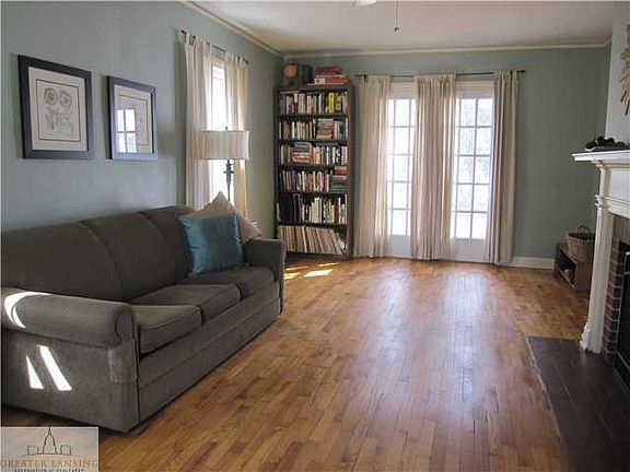 3rd image of 727 E Linden St