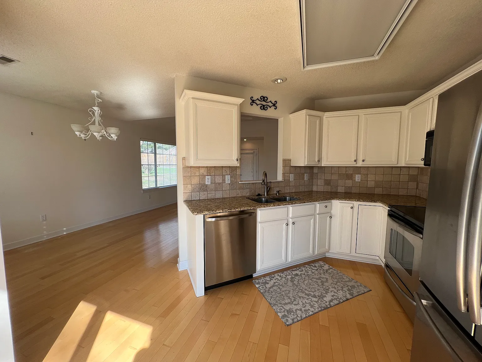 3 bed, 1150 sqft, $1,800 — Photo 4