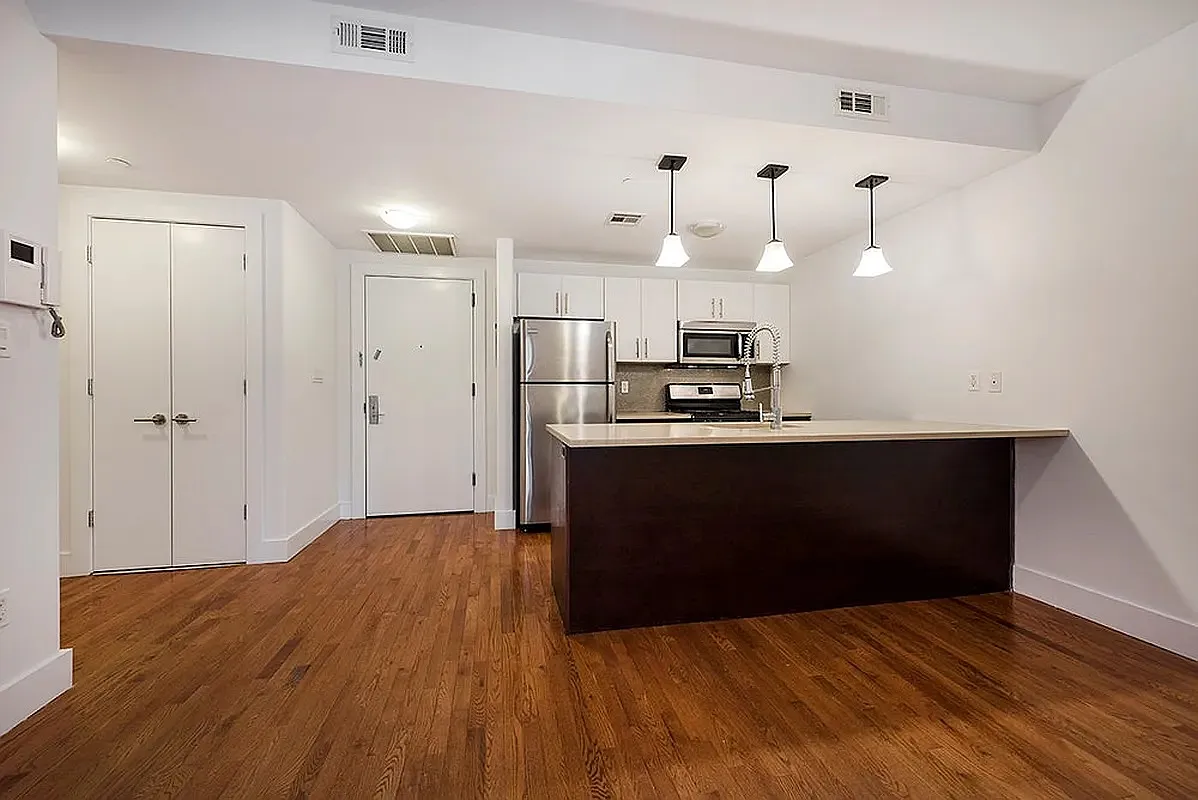 Building Photo - 80 Meserole St #3F