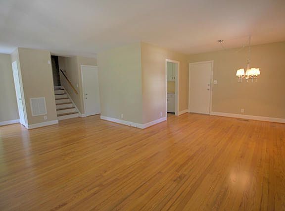 3rd image of 3820 Somerset Dr