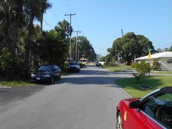 3rd image of 1219 Hibiscus Ave
