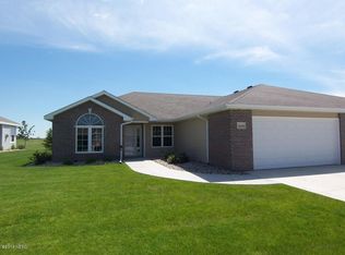 2024 Palisades Ln NE, Watertown, SD 57201