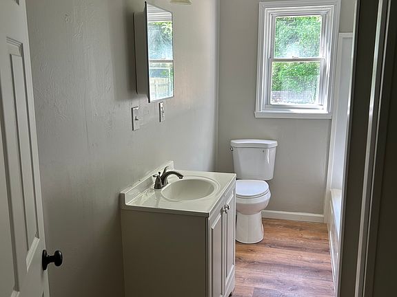 4th image of 638 Wood River Ave
