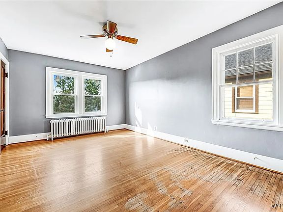 3rd image of 142 Shoshone St Floor 2