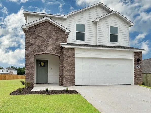 1963 Larkspur St, Springdale, AR 72762