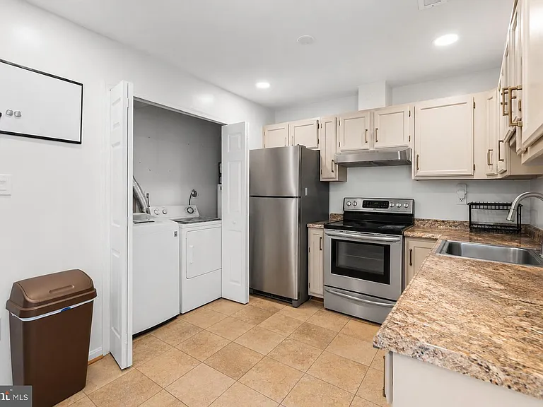 3218 Westdale Ct — Photo 5