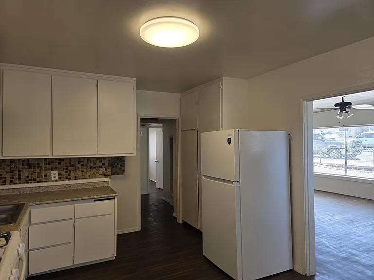 101 W Desert View Dr — Photo 18