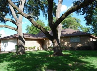 203 Dover Ln, Friendswood, TX 77546